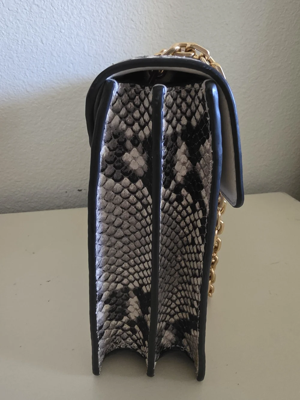 Elegant Gray Snakeskin-Print Embossed Shoulder Bag with Gold Hardware